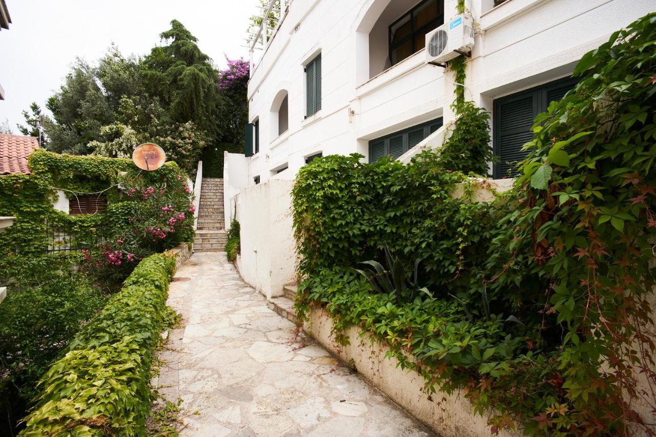 Apartments Secret Garden Sveti Stefan Exterior foto